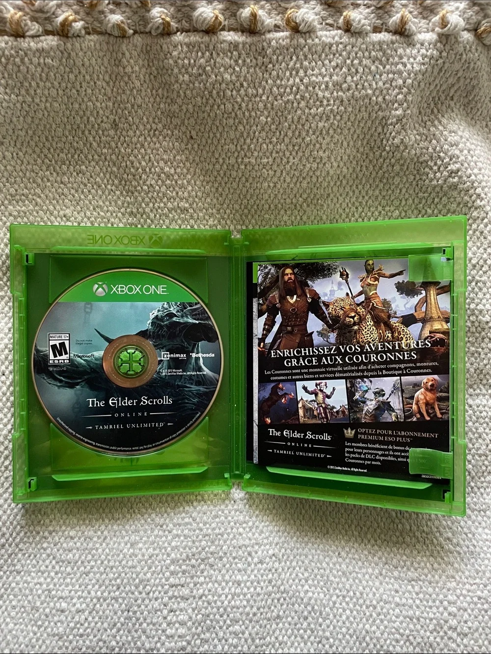 The Elder Scrolls Online: Tamriel Unlimited - (White & Green)